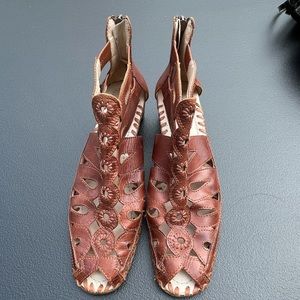 Women’s sandals, leather, unique, beautiful and comfortable!